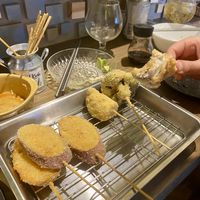 Brochettes de légumes et d'alternatives végétales. at Shinsekai Paprika Shokudo Vegan in Osaka