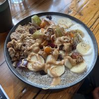 Chia Pudding mit Granola, saisonale Früchten und Mandelmus  at WandelBar-Café in Flensburg