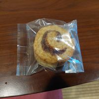 Local cinnamon roll at Midoriya in Kanazawa