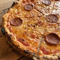 𝐏𝐞𝐩𝐩𝐞𝐫𝐨𝐧𝐢 - Tomato base with Mozzarella (vegan). Vegan pepperoni, chilli flakes, extra virgin olive oil  at Pizza by Vinnie - The Oil Basin Brewhouse in Worcester