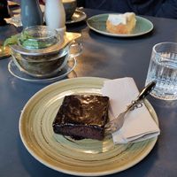 Tasty Vegan Brownie
Fresh mint tea
And in the background the very tasty cinnamon cheesecake at Helga in Konstanz