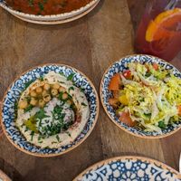 Hummus klein: 5/5

Very good hummus.
 at Feinberg's in Berlin