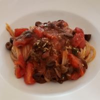 Spaghetti pomodorini olive e capperi (in origine c'era il calamaro che ho fatto togliere) at Albamare in Alba