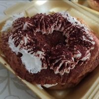 Donut de tiramisú at Vonuts in Valencia