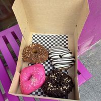 cinnamon & nuts (3.5€) zebra (3.20€) pink lisa (3€) brownie (4€)  at Vonuts in Valencia