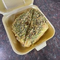 Lemon & pistachio donut 🥹  at Vonuts in Valencia