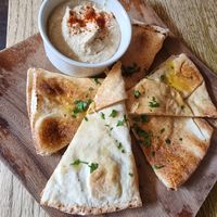 Garlic Flatbread + Humous at The Gardener's Arms in Oxford