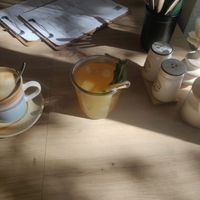 Cappuccino und hausgemachte Limonade at Café Hin & Veg in Leipzig