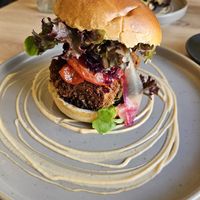 veganer Burger at Café Hin & Veg in Leipzig