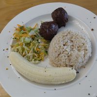 Meal of the day, rice, banana, salad, soy meatballs at Equilibrio Natural in Pereira