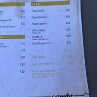 little upcharge for almond or oat milkk  at combo in Dresden