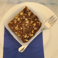 flapjack avoine, figues, noix at Café Vélo in Nevers