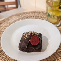 Triple chocolate - glutenvrij en vegan 😍 at Bakker Joost - Borger in Borger