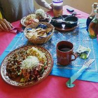 Delicious lunch: stuffed chayote, lentil curry, tamarind water and green tea 💜 at Yerbabuena del Sisal in Valladolid