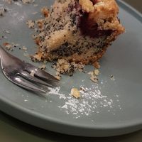 Veganer Zwetschgen-Mohn-Streuselkuchen at Bela Loko Café & Genuss in Baden