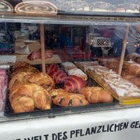 pastries @ veganmania 2025 at Bäckerei Hartner in Grabern