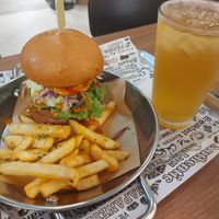 Double smoked BBQ burger at SUN BERNO - Chun Dazhi Store - 光焙若蔬食 春大直門市 in Taipei