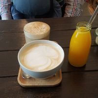Latte, chai and fresh orange juice at Meet Me In The Morning in Hamburg