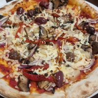 Veggie Pizza with Vegan Cheese at Mac's Hotel in Mount Gambier