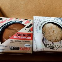 Compres estos quesos veganos pero tienen más muy buenos también at Good Market Las Palmas in Gran Canaria
