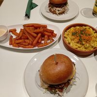 Sweet potato fries, Mac & Cheese at BEKIND. in Zagreb