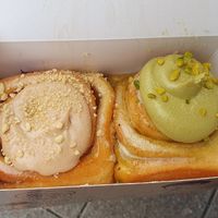Bueno & Pistachio rolls at Cinnamood - Mönckebergstraße in Hamburg