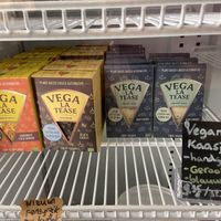 Vegan cheeses Oct 2025  at Puur & Loos in Utrecht