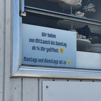 Öffnungszeiten (Sommer 24)  at Tortenbotschaft in Fehmarn