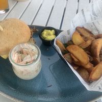 Veganer Burger mit Kartoffelspalten  at Leckereienliebe - Das Restaurant in Ketsch