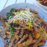 Peanut Butter Plant Chicken Bowl at Leckereienliebe - Das Restaurant in Ketsch