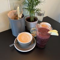Blauer Smoothie, Cappuccino und Flat White   at vorveg in Hannover