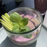 Overnight Oats mit Blaubeerpüree und Nussmus  at vorveg in Hannover