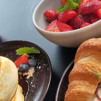 Strawberries and pancakes at vorveg in Hannover