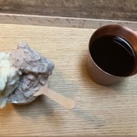 Azuki + fagioli bianchi di Spagna 

Caffè americano (si può scegliere anche tè verde) at SHUKA - 種菓 in Kyoto