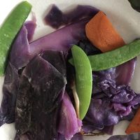 Steamed purple cabbage leaves, carrots and snap peas  at Gu Li Zi Ran Feng Wei in Tainan
