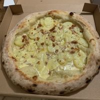 december 2023 vegan pizzaa  at Oncle Heraclite Pizza in Clermont-ferrand