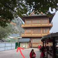 Front of the restaurant building, entrance to the left as I've indicated with an arrow at Tian Fu Lou in Guilin