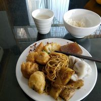 Buffet food woth warm soymilk at Tian Fu Lou in Guilin
