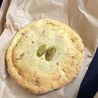 Vegan and gluten free pistachio cookie at El Obrador de la Paka in Madrid