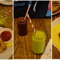 Raw Cherry Choco and Ticket to the Tropics Smoothis
and Tosti at DopHert in Amsterdam