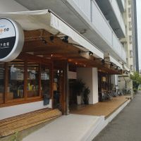 Terrace seating also available at Fun & Natural Yotte-ne シマカラ食堂  in Hiroshima
