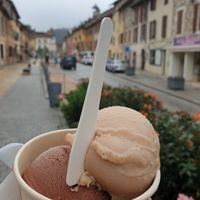 Chestnut and dark chocolate sorbets at Glacier de l'Avalanche in Yenne