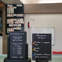 Color tags describing the presence of allergens at Glacier de l'Avalanche in Yenne