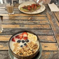 Avocado toast- vegan. Oats- vegan  at Leve Food For All in Lisbon