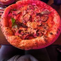 Pizza Amalfi ohne Artischocken mit Champignons at Nuvola Napoli in Cologne