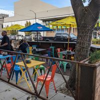 Outside seating at Lemolo Cafe & Deli in Wenatchee