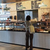 Es ist alles vegan, inhouse Tresen und es hat einen Take Away Tresen  at Bakery Bakery - Basel SBB in Basel