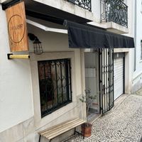 Hello  at Pequeno Café e Bistrô - Príncipe Real in Lisbon