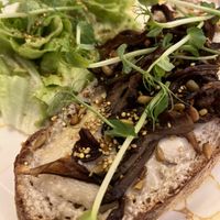 Vanteiga e cogumelos assados, com saladinha. ✨  at Pequeno Café e Bistrô - Príncipe Real in Lisbon