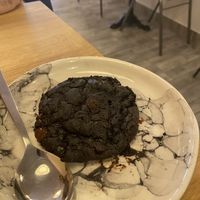 Chocolate cookie  at Pequeno Café e Bistrô - Príncipe Real in Lisbon